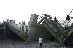 Israel attacks bridges